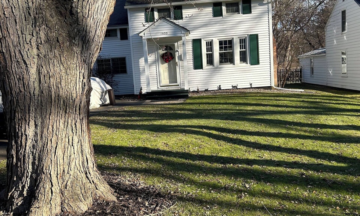 Niskayuna House | Lovely 3 Bedroom/2 Bath Hideaway Cottage in Old Niskayuna- 30 Day Minimum Stay