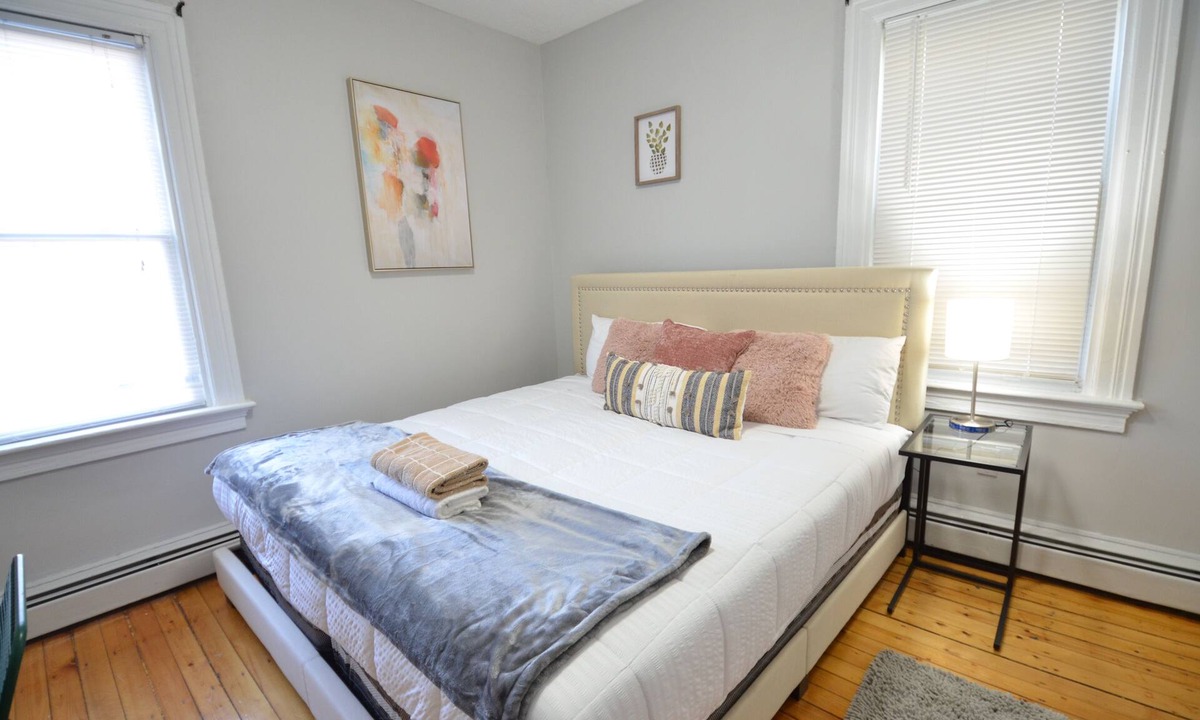 Smith Hill Apartment | Lovely 3 bedroom apartment V