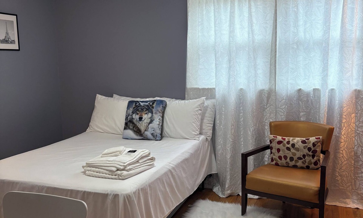 Eastside Apartment | Lovely 3-bedroom apartment with AC in Syracuse
