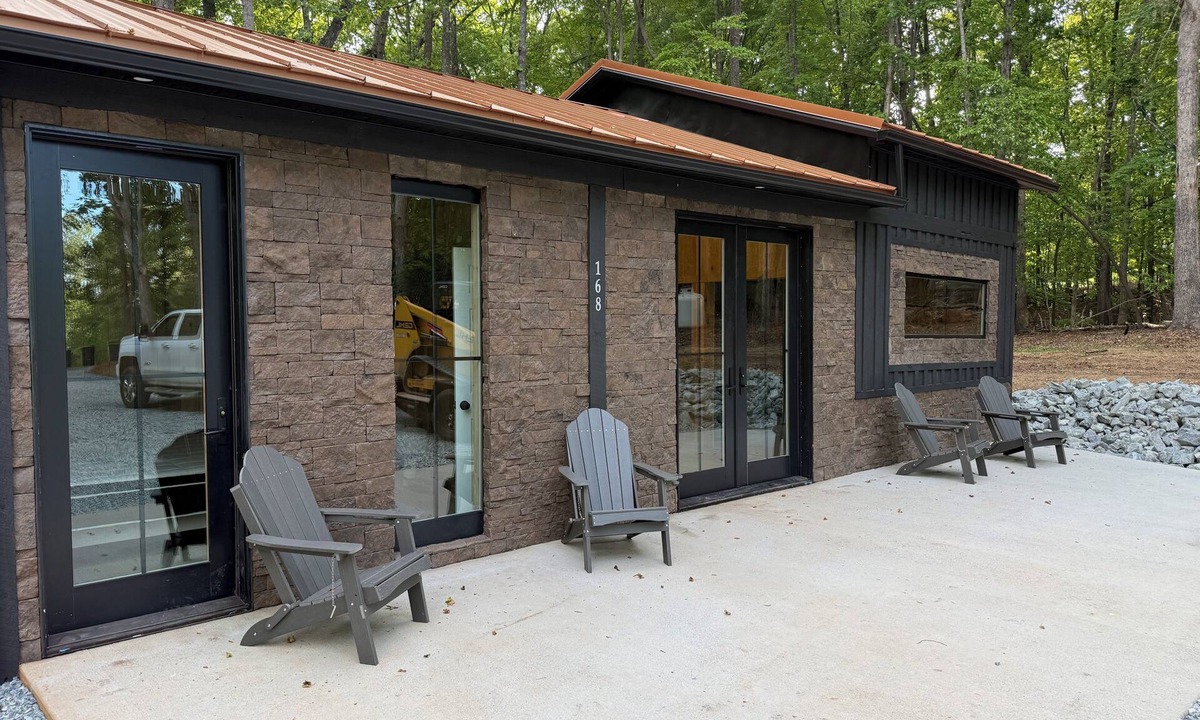 North Shore House | Lovely 3-bedroom bungalow near Smith Mountain Lake!