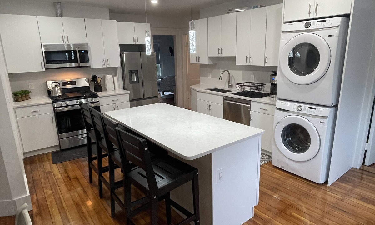 Ipswich Apartment | Lovely 3-Bedroom in Historic Downtown Ipswich