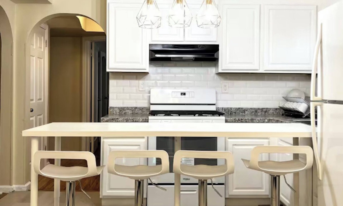 Valley Stream Apartment | Lovely 3-bedroom apartment