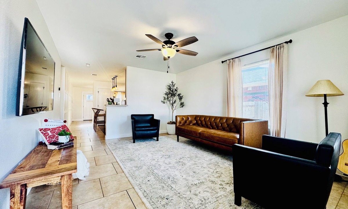 Manor House | Lovely 3BR w/King Bed,15 Min from Downtown Austin