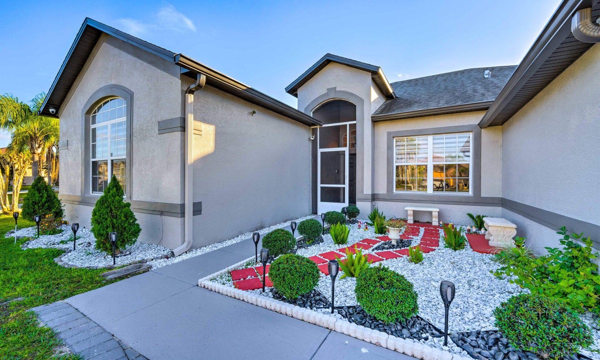 Crescent Lakes House | Lovely 4 Bed Pool Home with Game Room-5334CVL