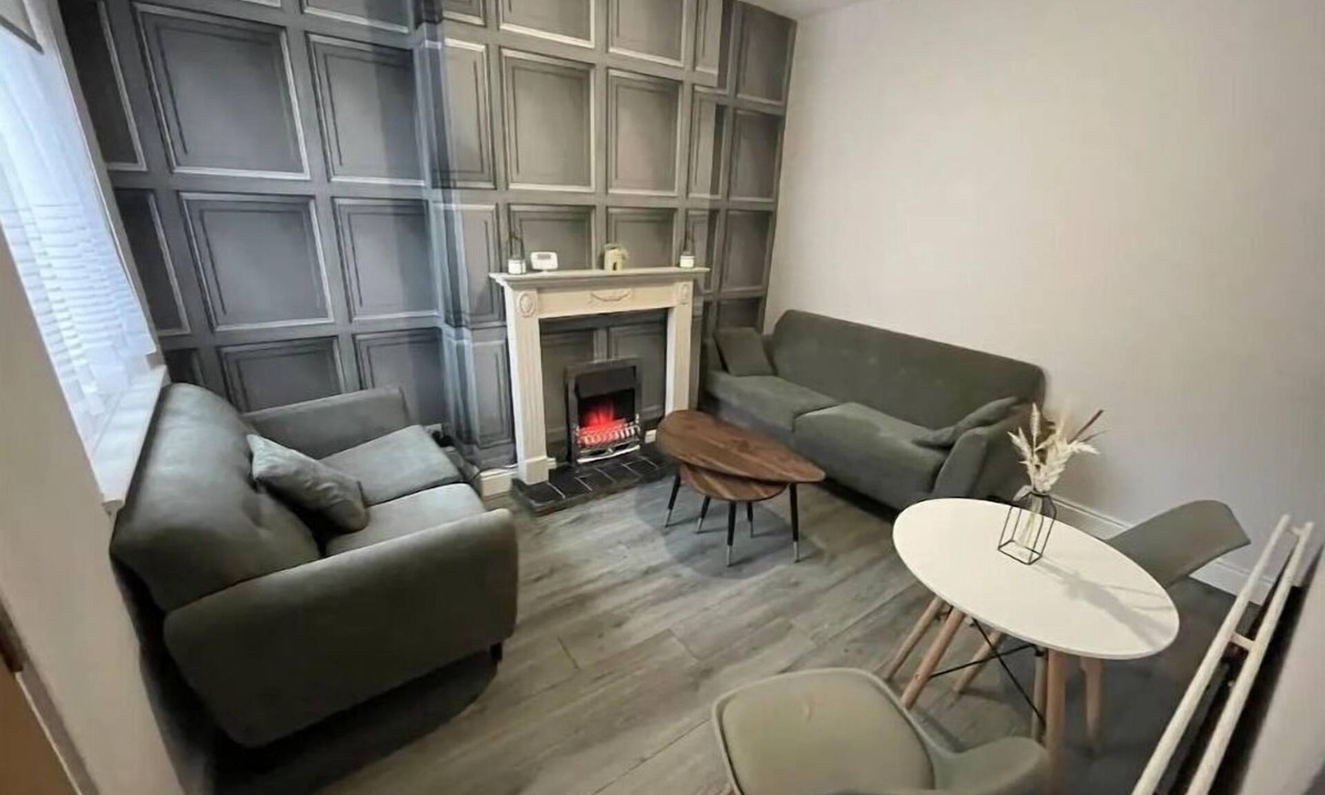 Stoke-on-Trent House | Lovely 4-bed Victorian House