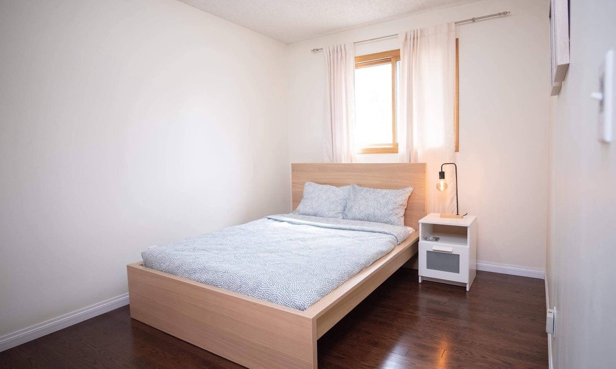 East Kildonan House | Lovely 4 bedroom 2.5 bath House Valley Gardens Area