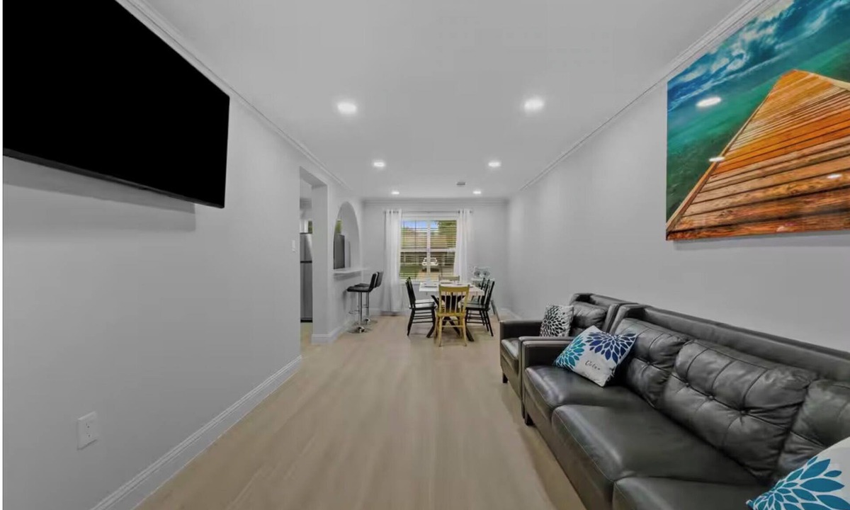 Central Arlington House | Lovely 4-bedroom house in Arlington with AC