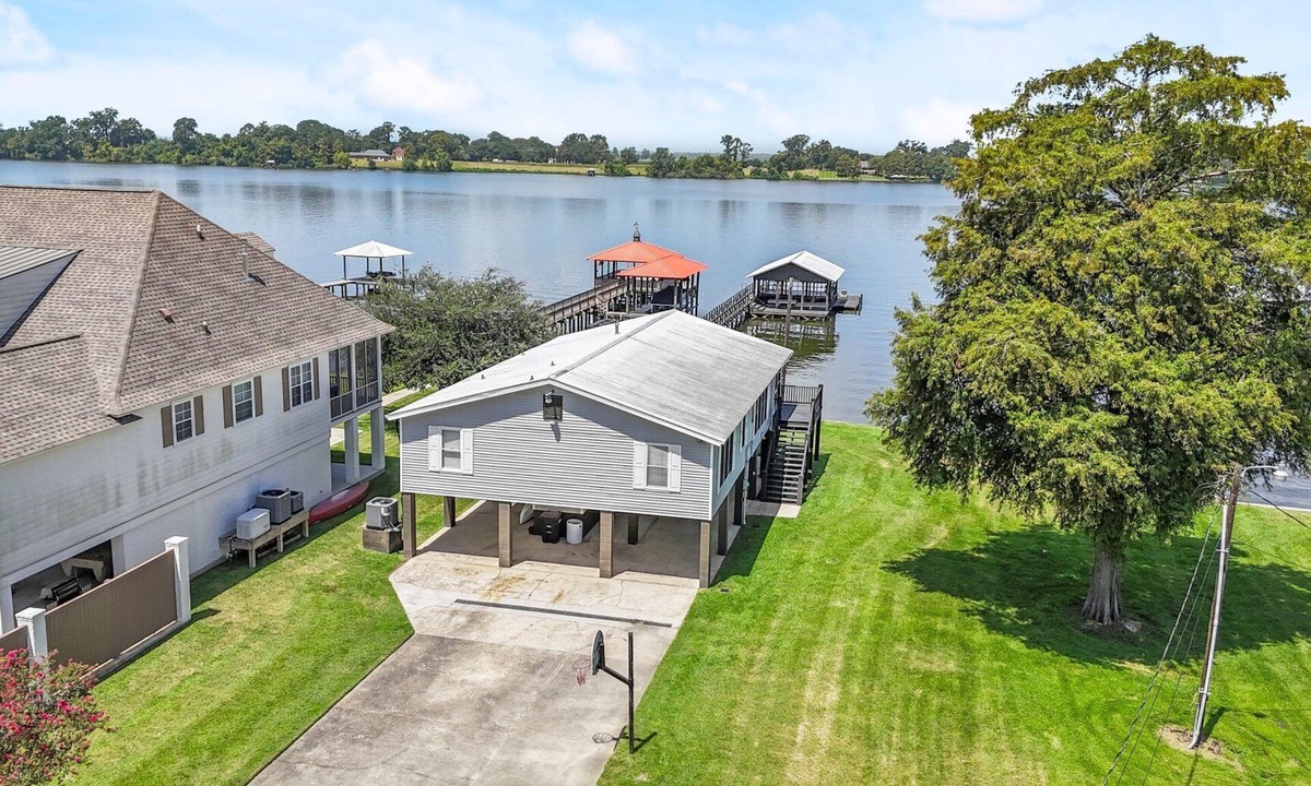 Lakeland House | Lovely 4-bedroom house charming Ventress with beautiful sunsets!