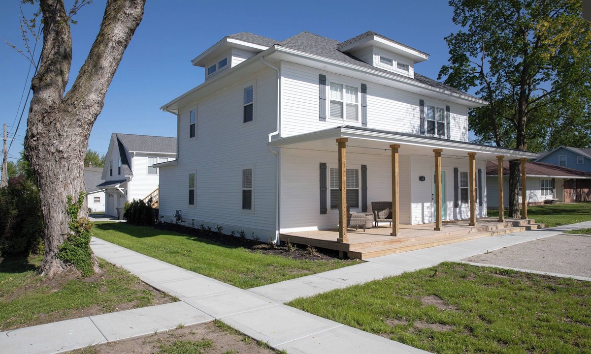 Hamilton House | Lovely 5 BR Home 1 Block to MSQC - Sleeps 12+