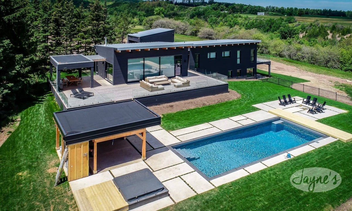 Creemore Other | Lovely 5bdrm 3bath modern home in Creemore!