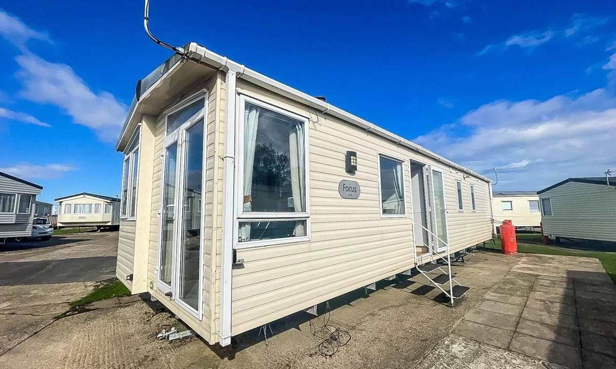 Winestead House | Lovely 6 berth caravan at Sand Le Mere, Yorkshire ref 71011C