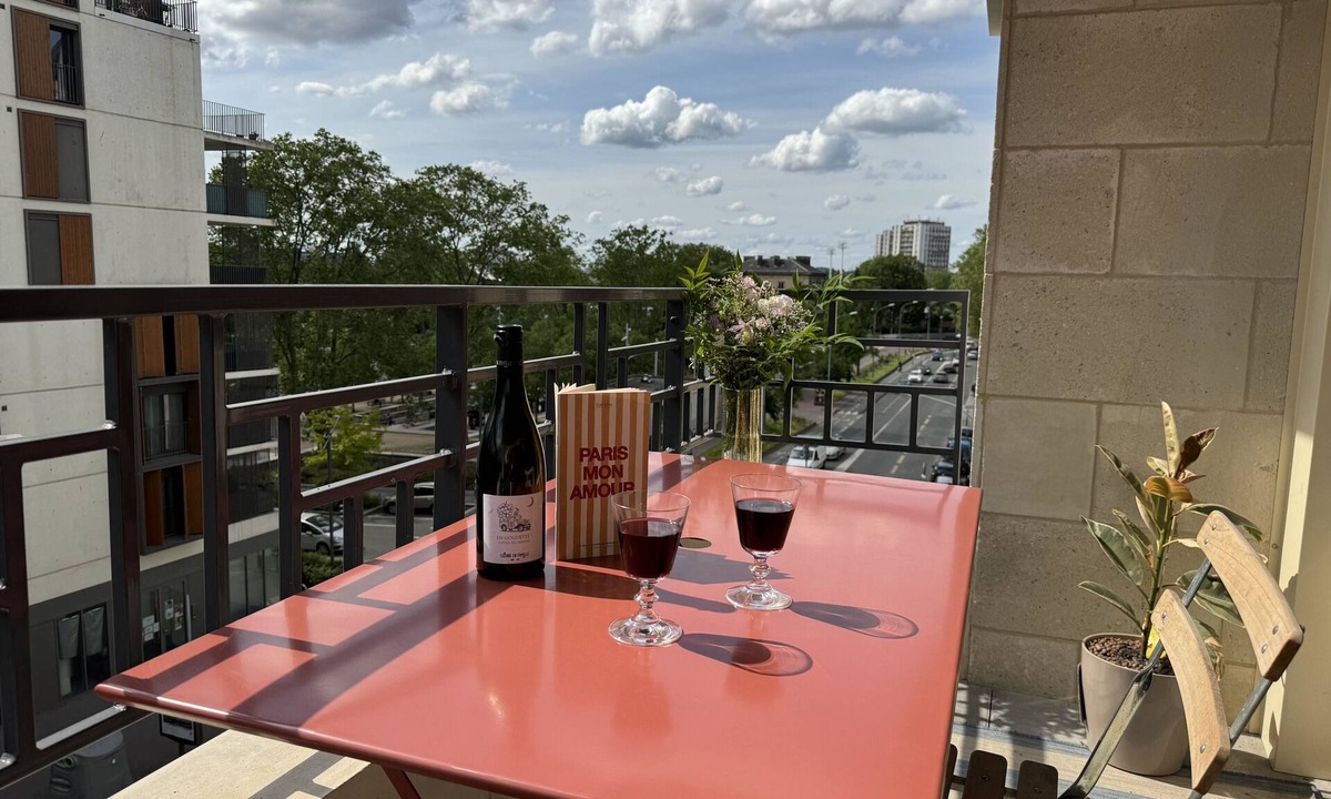 Saint-Ouen Apartment | Lovely 80 m² balcony near Paris