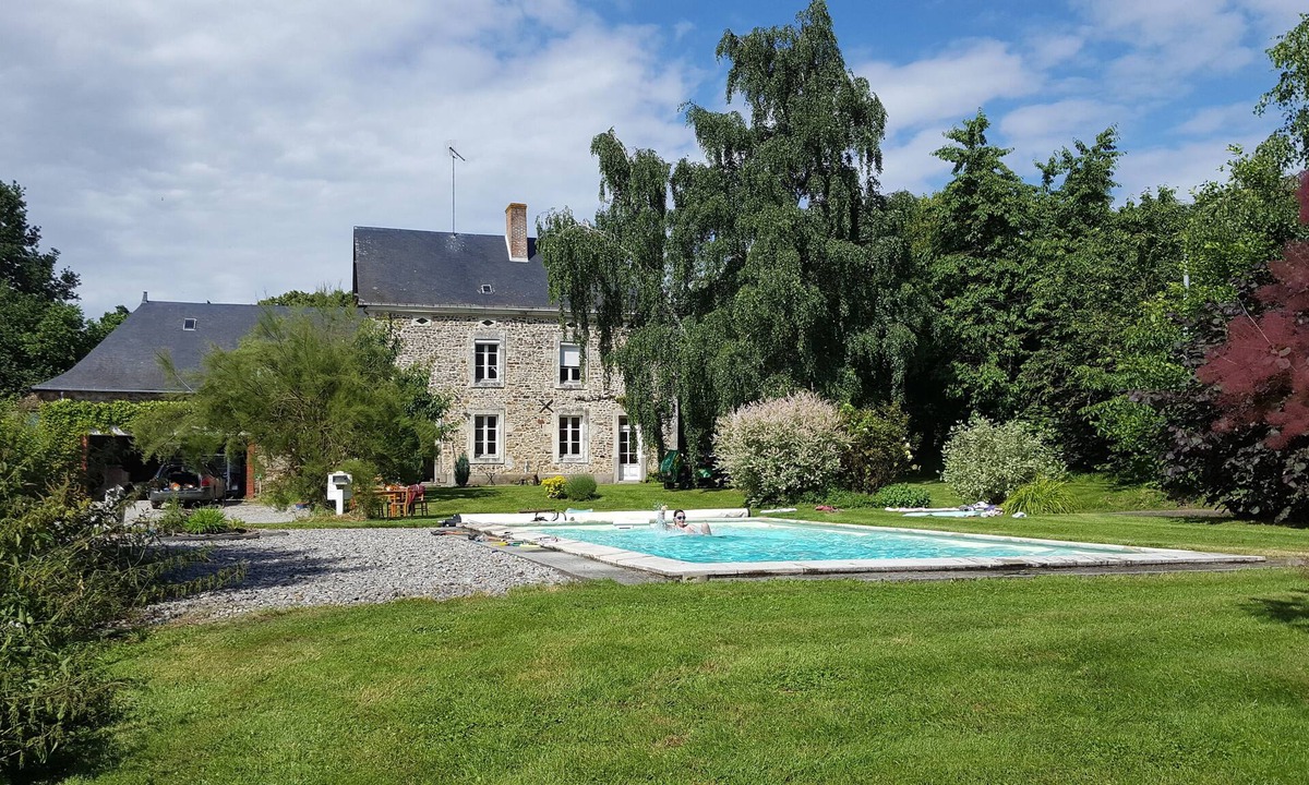 Craon Other | Lovely 9 bedroom house sleeping 18 with private pool in a tranquil setting.