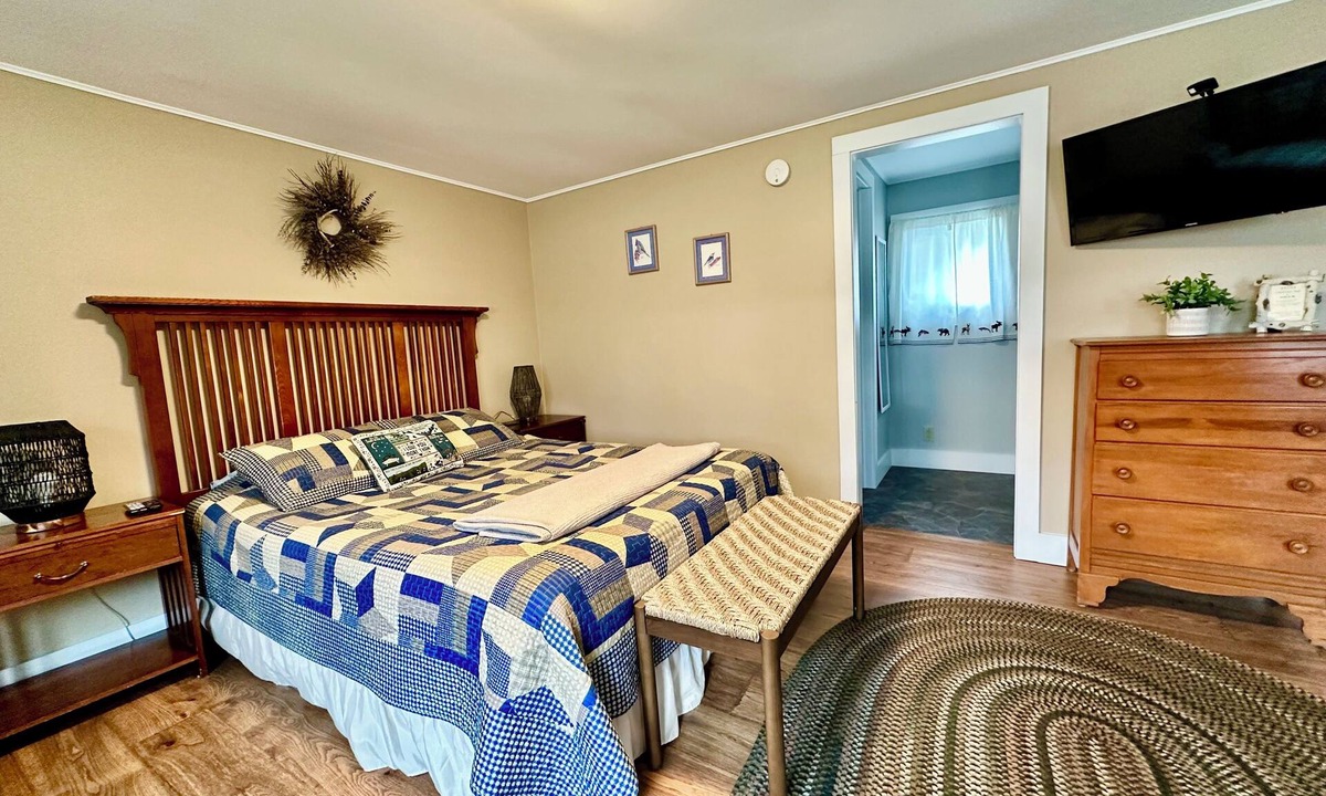 Town of Webb Cottage | Lovely and Spacious Studio with Full Bath and Kitchen!