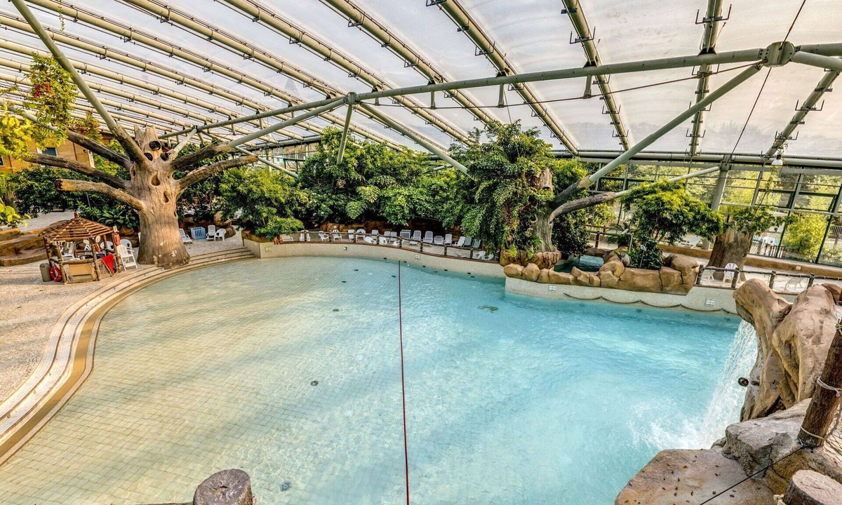 Cerny-en-Laonnois House | Lovely apartment in villa for 4 guests with WIFI, hot tub, pool, TV, terrace and parking