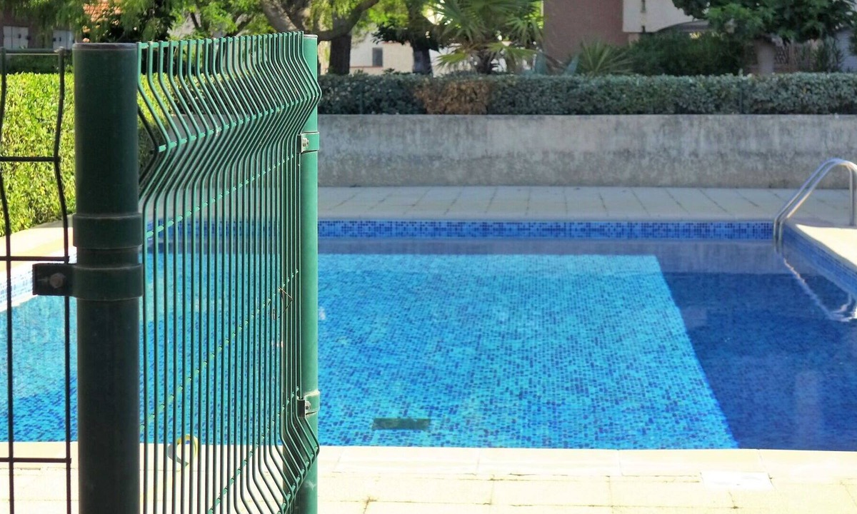 Les Arenes Apartment | Lovely apartment for 4 people with pool, WIFI, TV, balcony and parking