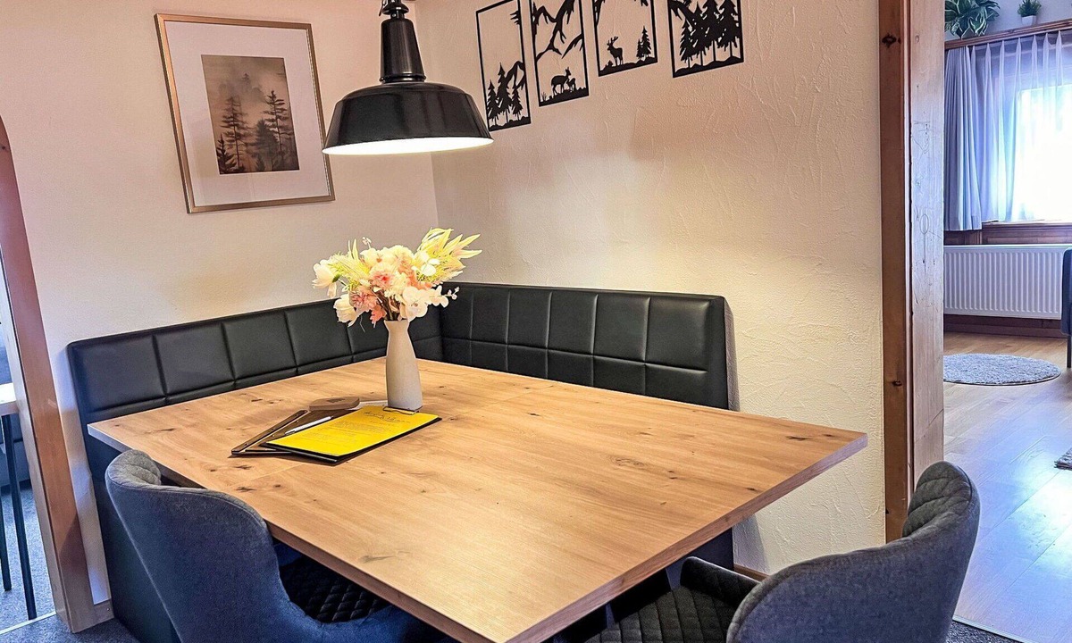 Klosters Platz Apartment | Lovely apartment for 7 people with WIFI, TV, balcony, pets allowed and panoramic view