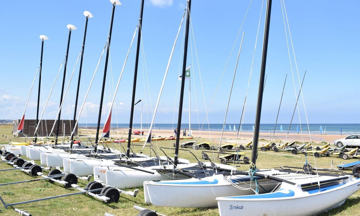 Grandcamp-Maisy Apartment | Lovely apartment in Grandcamp-Maisy with WiFi