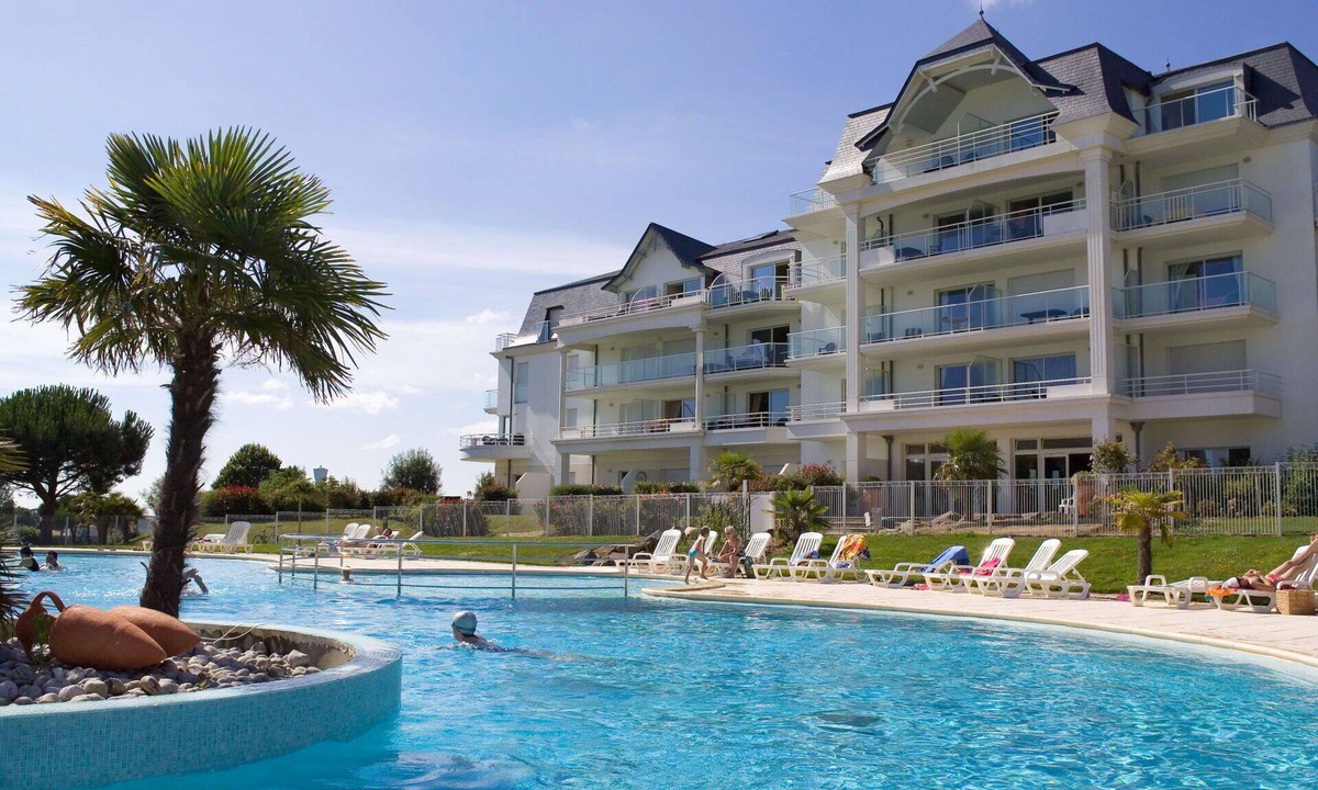 Coex Apartment | Lovely apartment for 6 guests with WIFI, pool, TV, terrace, pets allowed and parking
