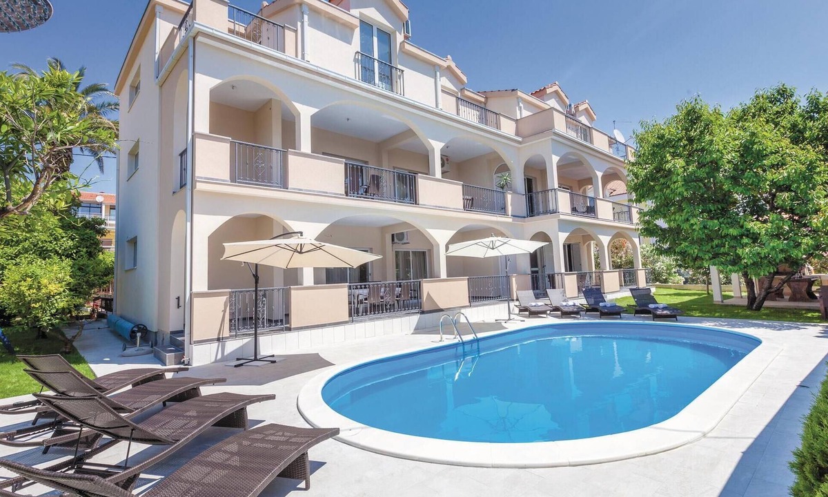 Kastel Stafilic Apartment | Lovely apartment in Kastel Stafilic