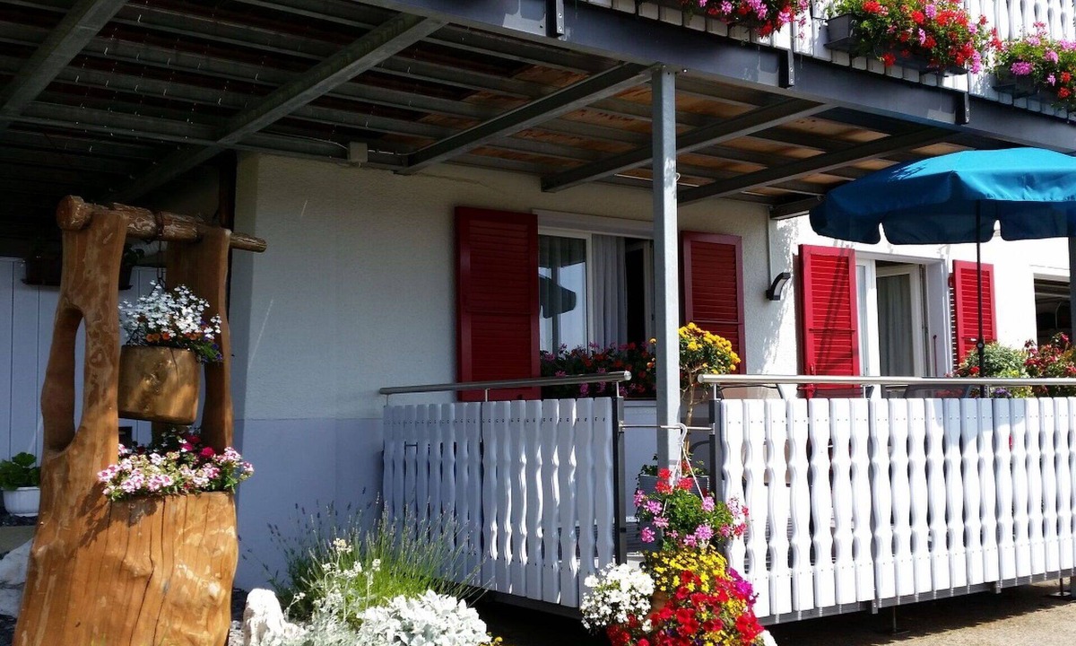 Les Breuleux Apartment | Lovely apartment for 5 guests with WIFI, pool, TV, balcony and parking