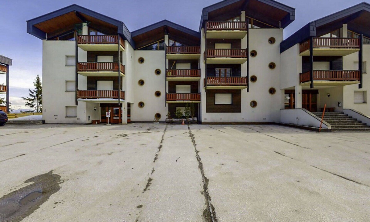 Heremence Apartment | Lovely apartment for 4 people with pool, WIFI, balcony and pets allowed