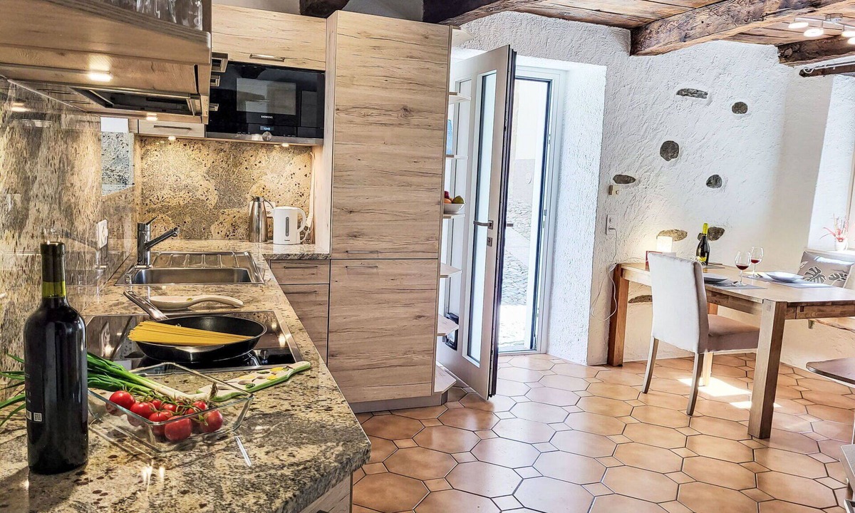 Miglieglia Apartment | Lovely apartment for 2 guests with WIFI, TV, pets allowed and parking