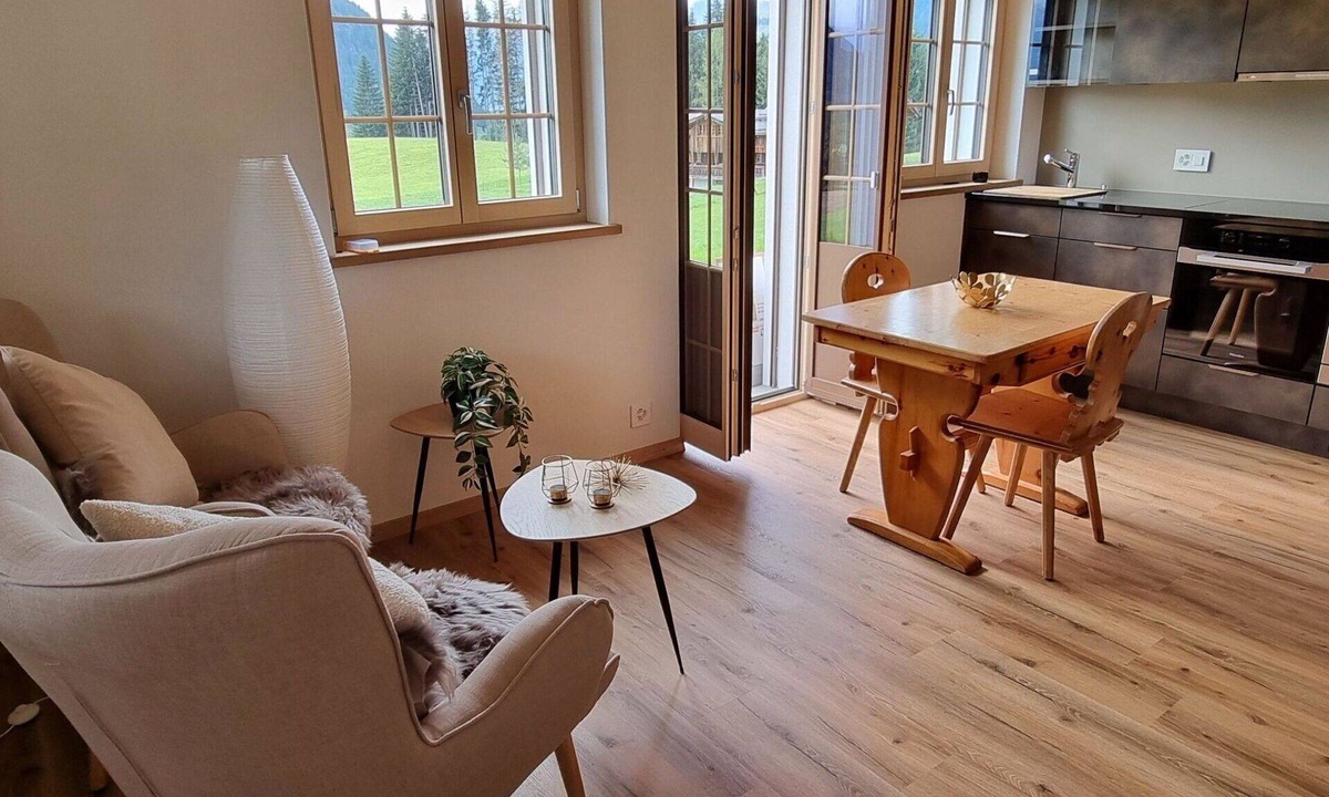 Saanen Apartment | Lovely apartment for 2 guests with balcony