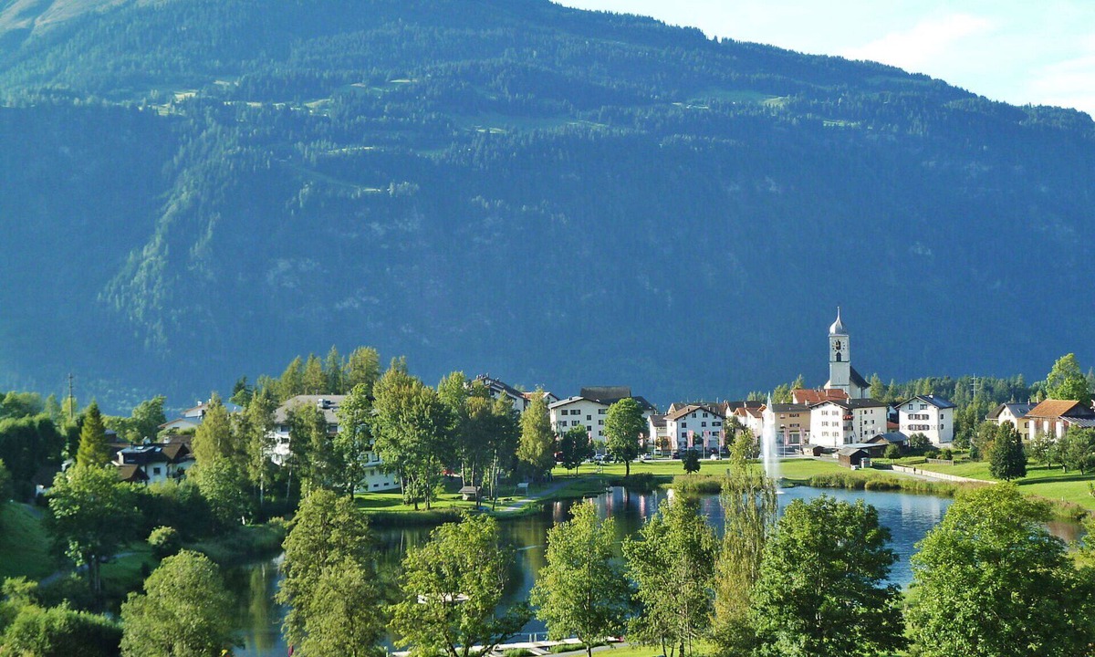 Laax Apartment | Lovely apartment for 3 guests with pool, WIFI, TV, balcony, pets allowed and panoramic view