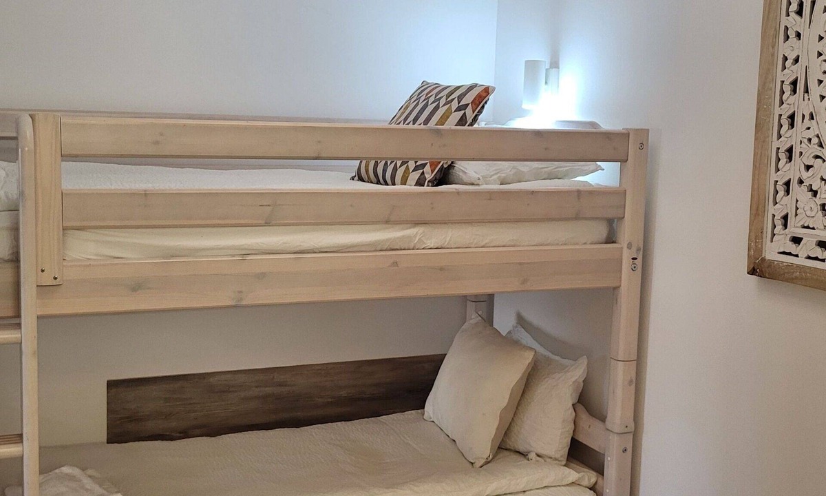 Bissone Apartment | Lovely apartment for 4 people with A/C, pool, WIFI, TV, balcony and panoramic view