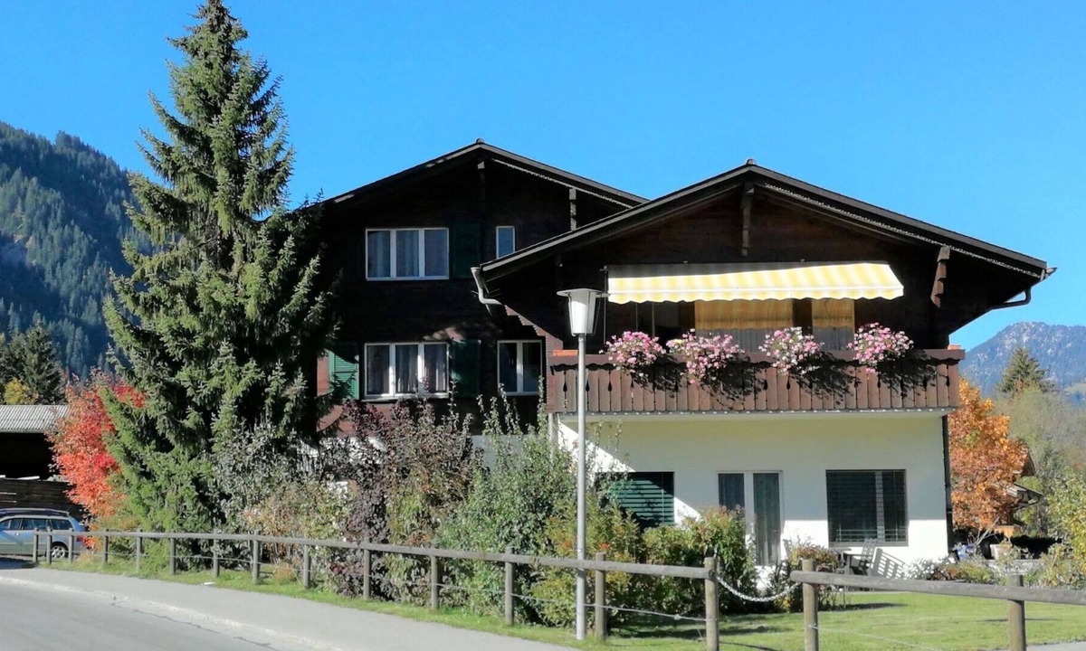 Lenk Apartment | Lovely apartment for 4 people with WIFI, TV, balcony and parking