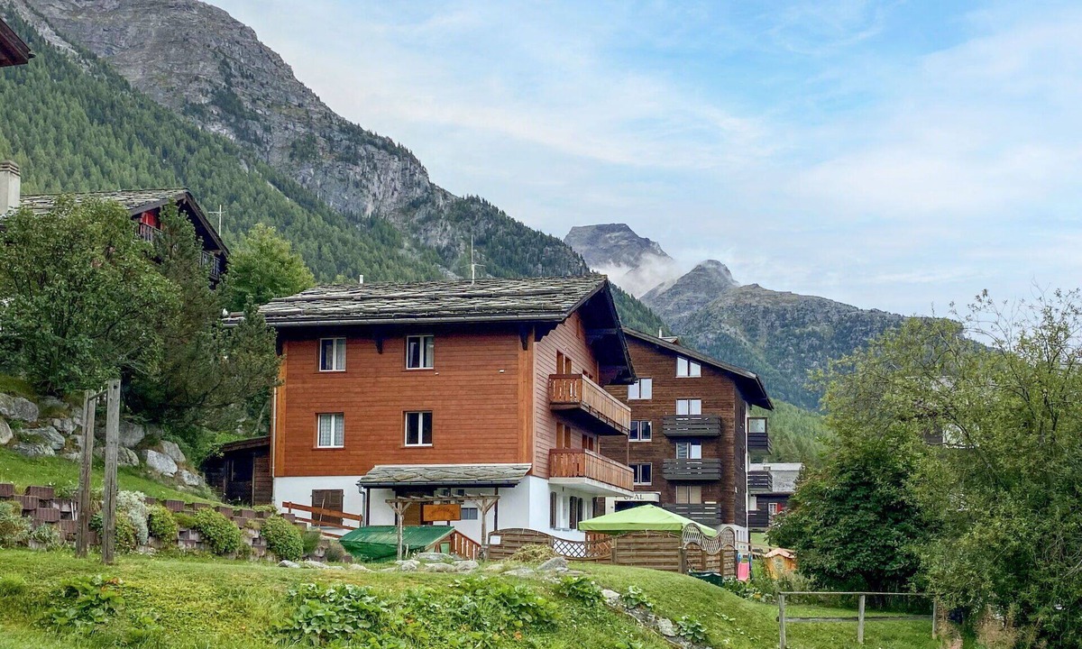 Graechen Apartment | Lovely apartment for 6 guests with WIFI, TV, balcony and panoramic view