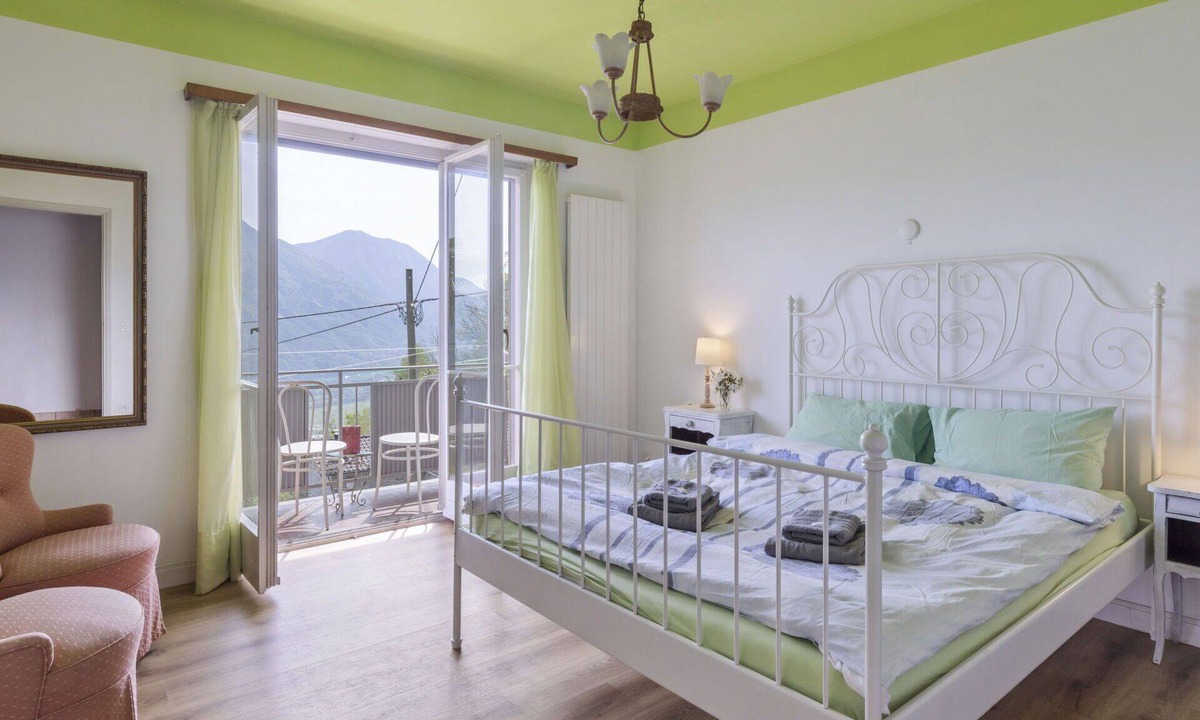Riazzino Apartment | Lovely apartment for 8 people with WIFI, patio, pets allowed and panoramic view