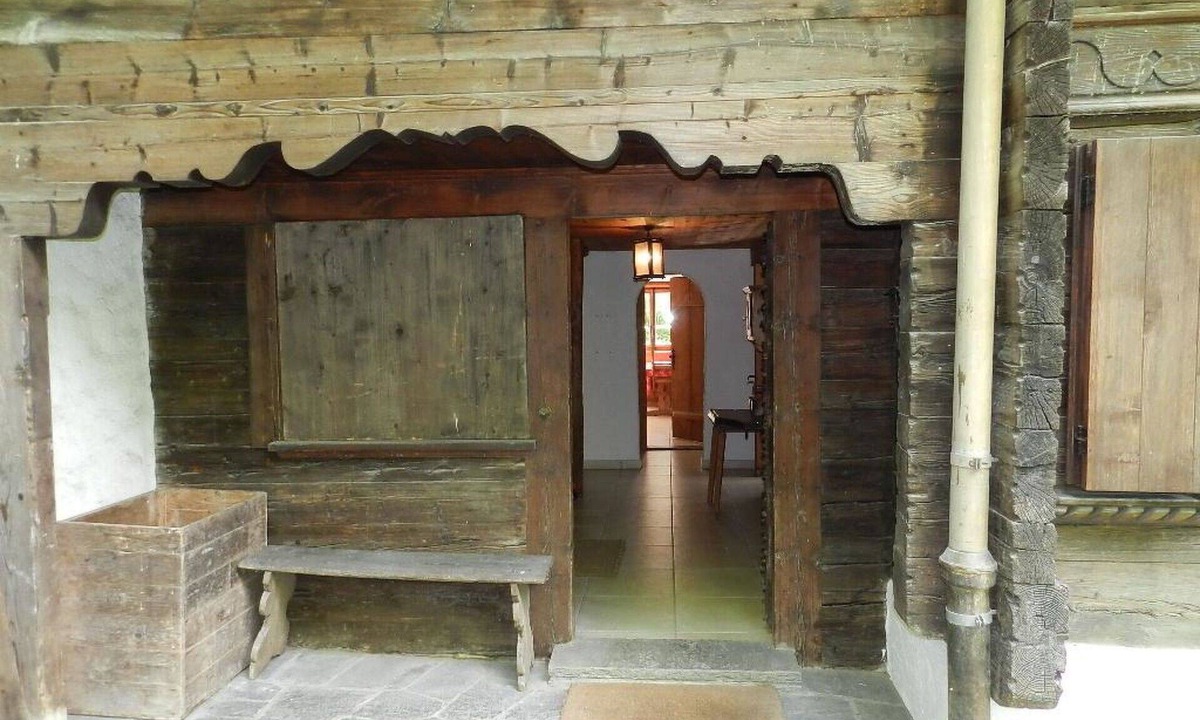 Gstaad Apartment | Lovely apartment for 9 guests with WIFI and balcony