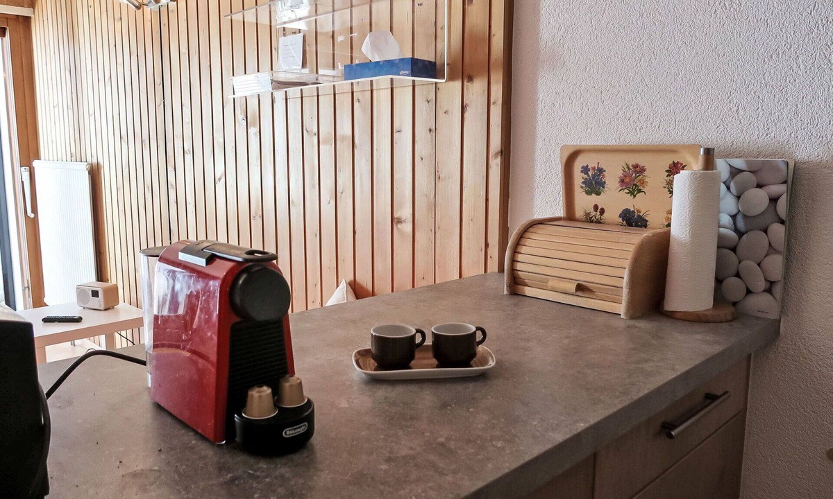 Champery Apartment | Lovely apartment for 2 people with WIFI, TV, balcony and panoramic view