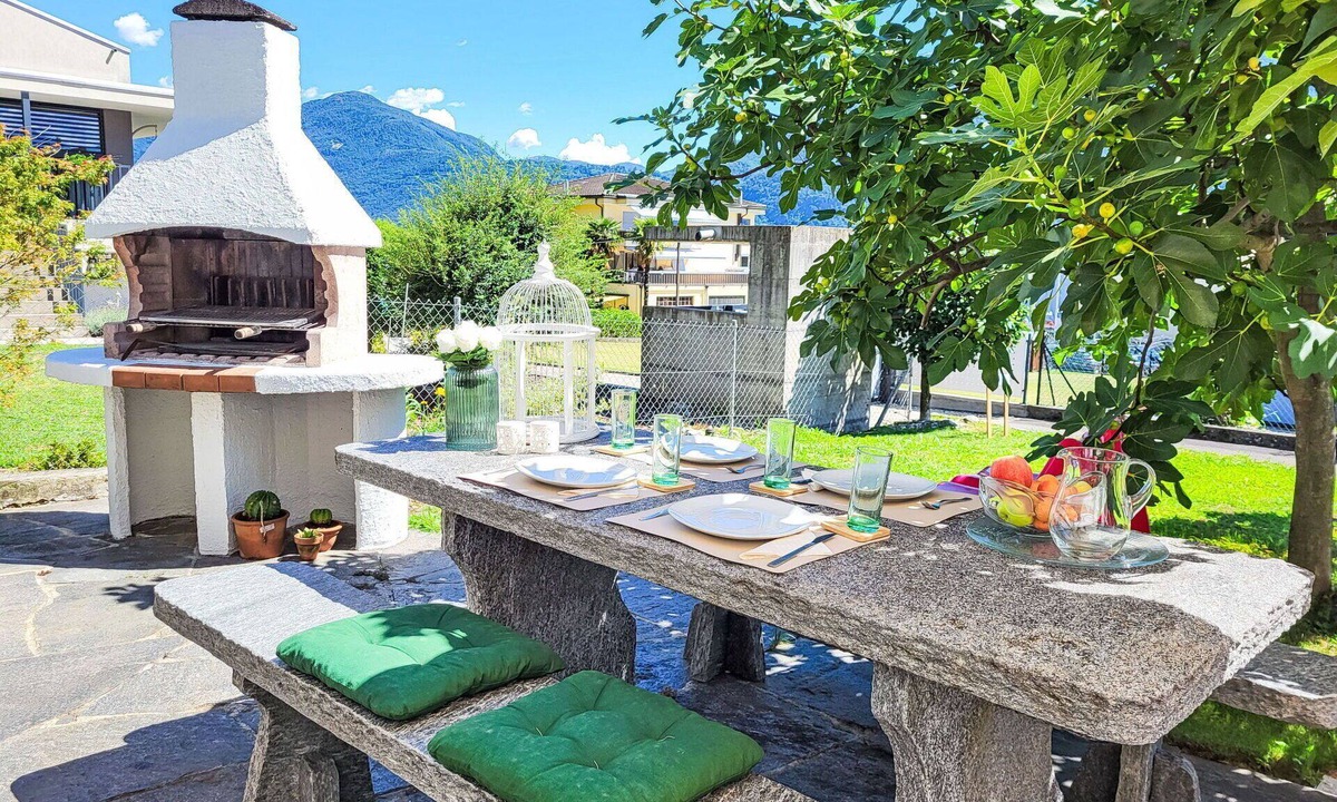 Gordola Apartment | Lovely apartment for 2 guests with WIFI, A/C, TV, patio, pets allowed and panoramic view