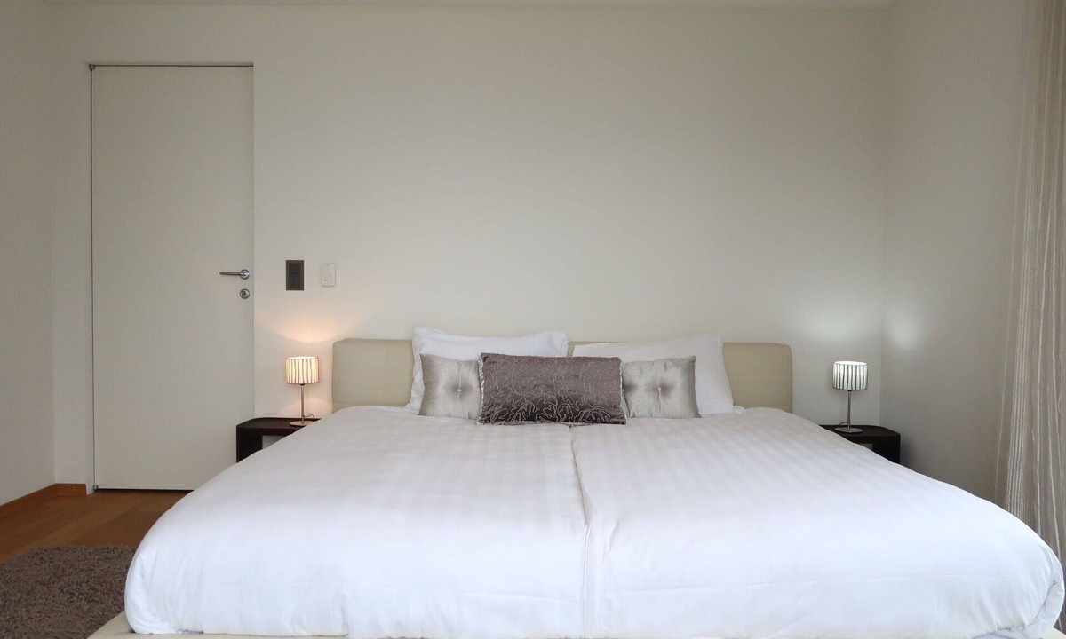 Montreux Apartment | Lovely apartment for 8 people with WIFI, pool, TV, balcony and panoramic view