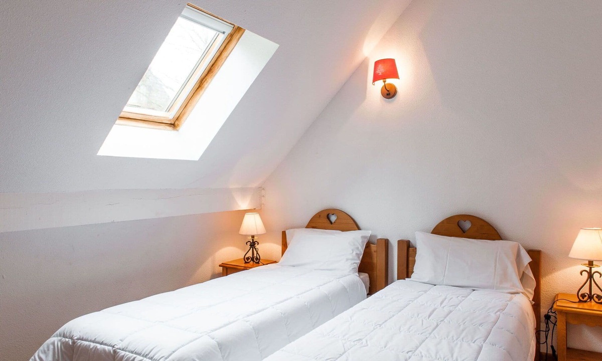 Besse-et-Saint-Anastaise Apartment | Lovely apartment for 8 people with pool, internet, TV, balcony and pets allowed