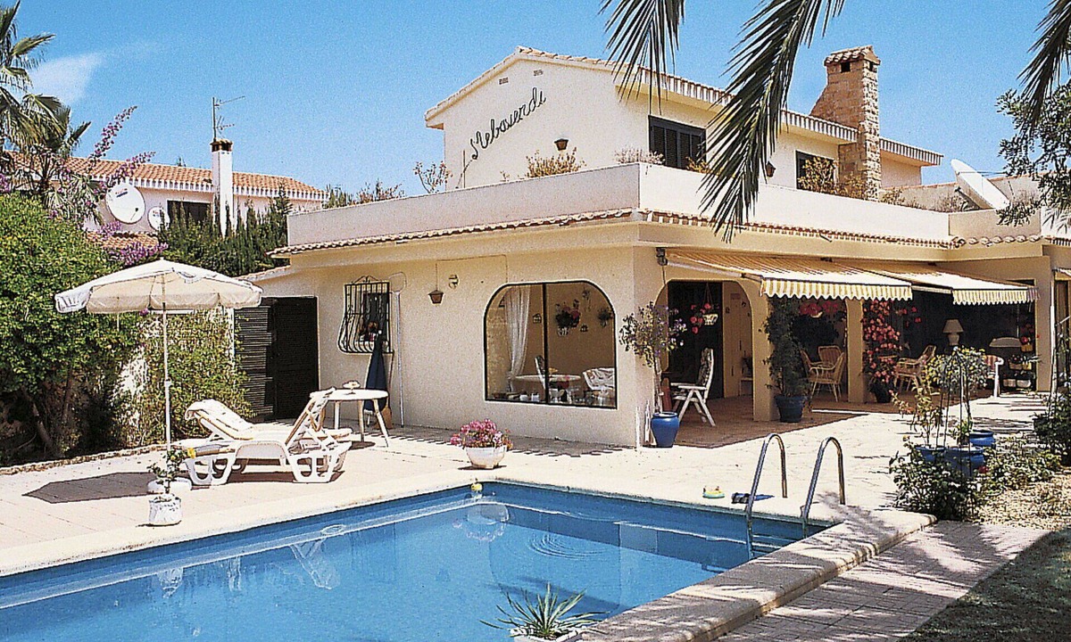 Old Town House | Lovely apartment in villa for 4 guests with WIFI, private pool, terrace, pets allowed and parking