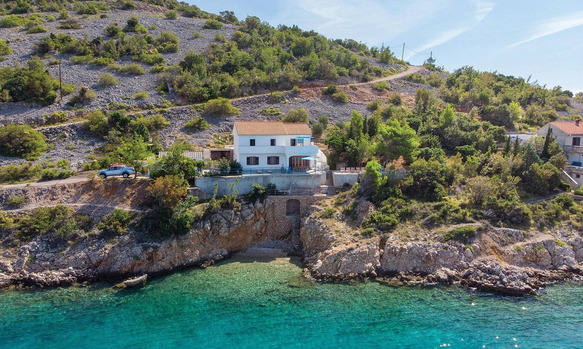 Jablanac Apartment | Lovely apartment in Jablanac with WiFi