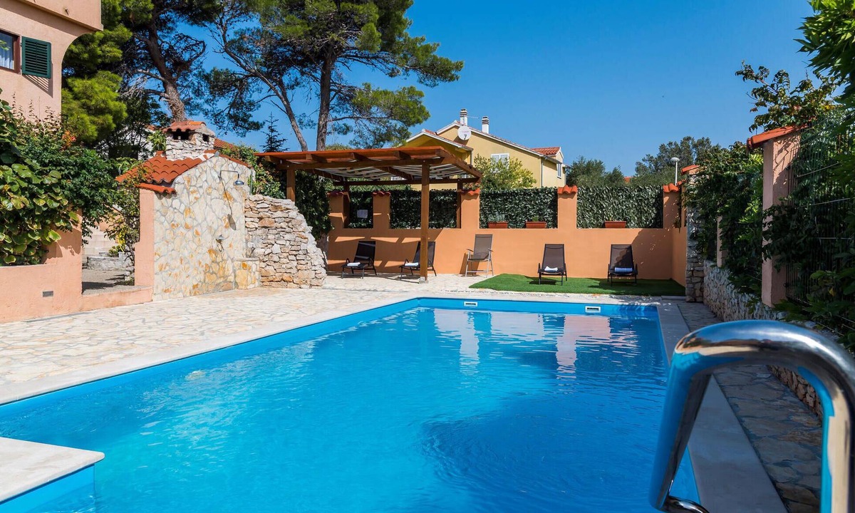 Jadrija Apartment | Lovely apartment in Jadrija with swimming pool