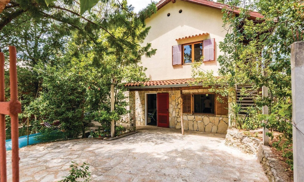 Krusevo Apartment | Lovely apartment in Krusevo with WiFi