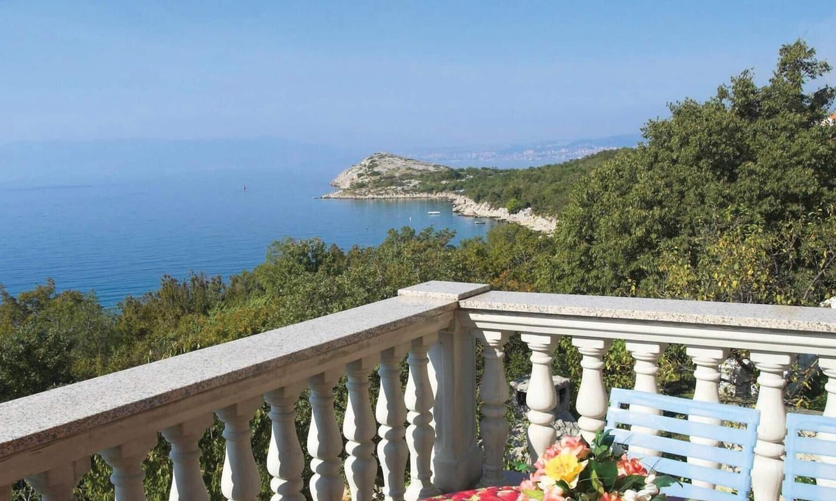 Omisalj Apartment | Lovely apartment in Malinska with WiFi