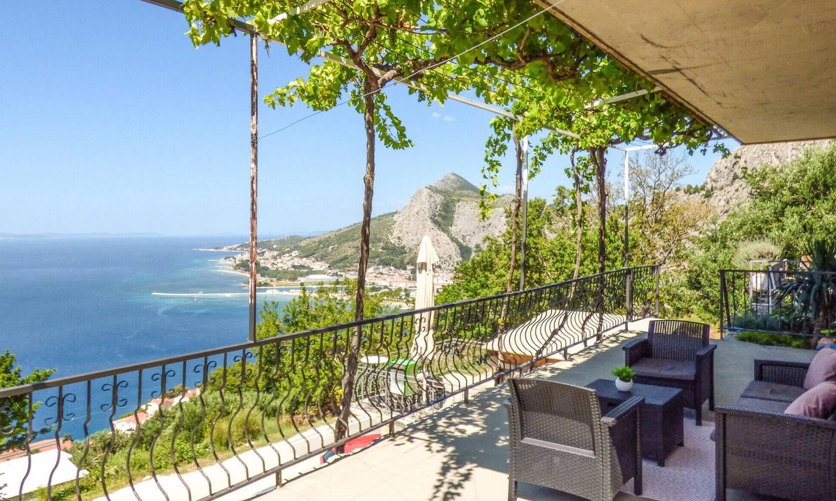 Borak Apartment | Lovely apartment in Omis with house sea view