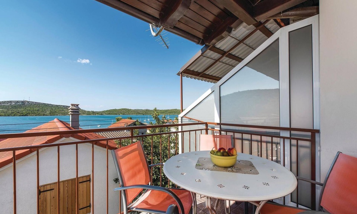 Pirovac Apartment | Lovely apartment in Pirovac with WiFi