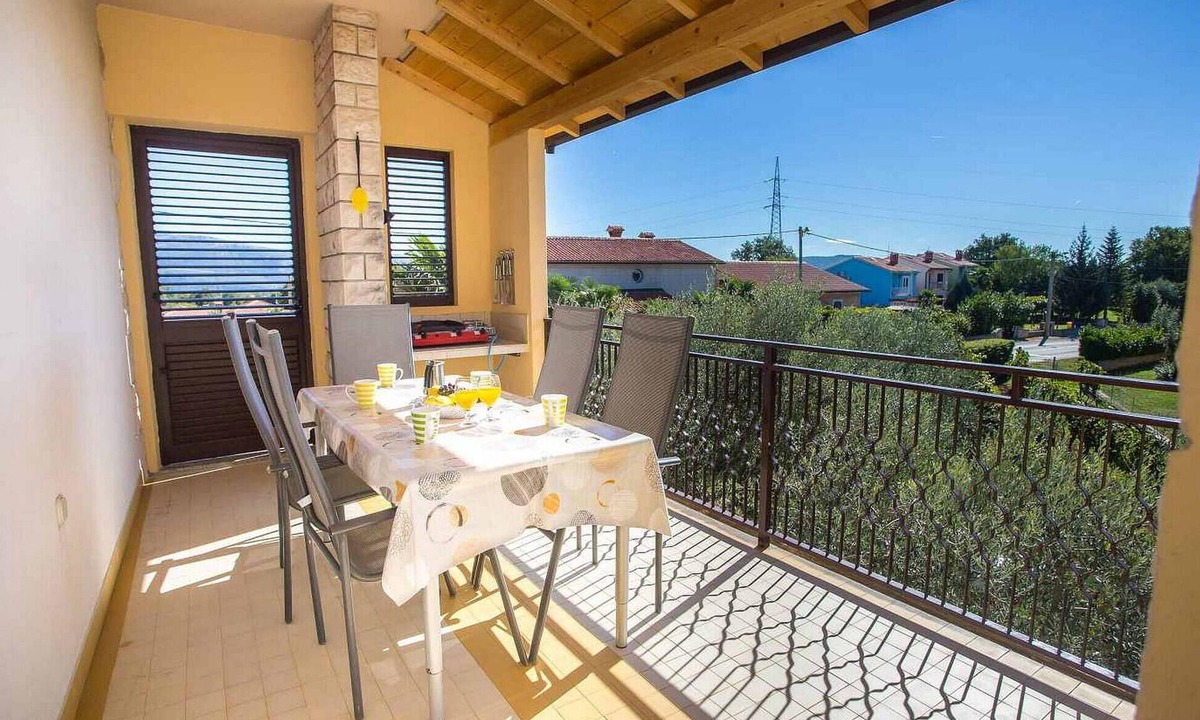 Nedescina Apartment | Lovely apartment in Rabac with WiFi