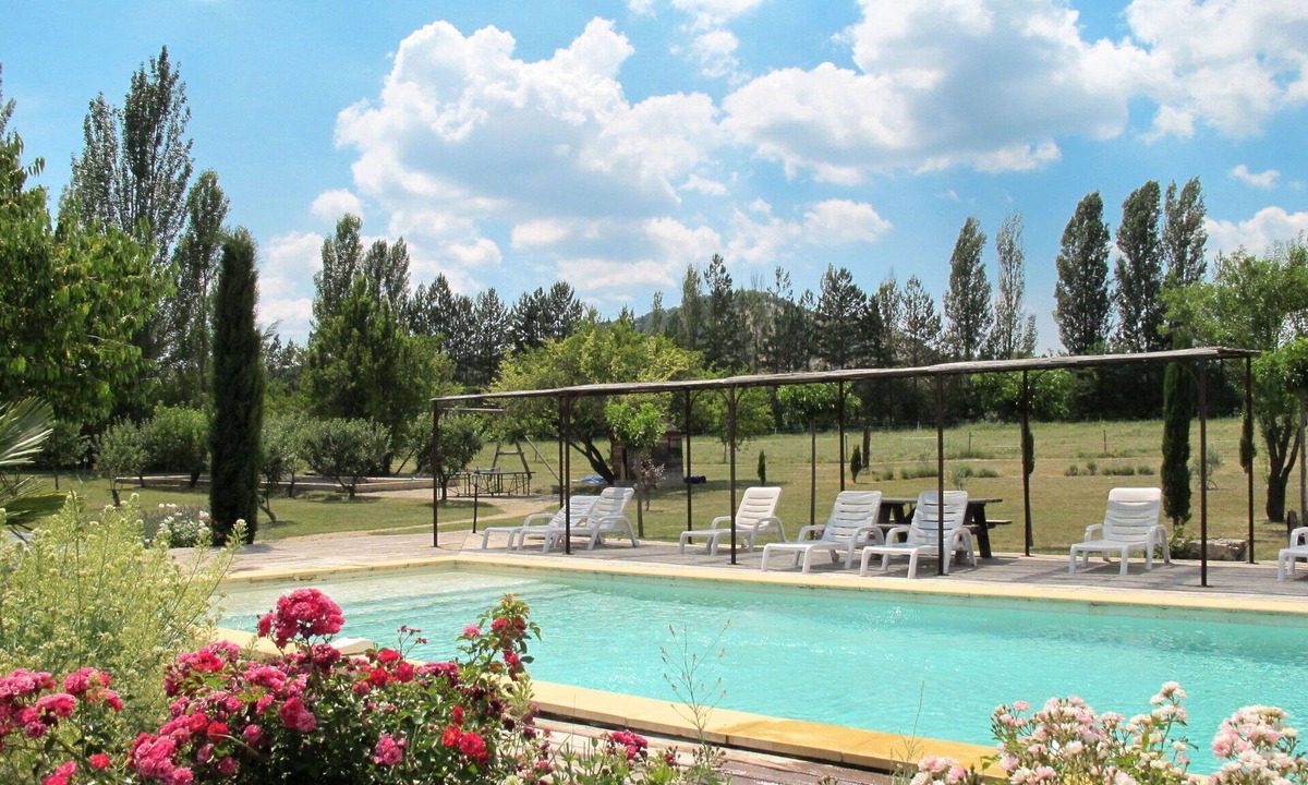 Sigonce Villa | Lovely apartment in villa for 2 people with pool, WIFI, patio, pets allowed and panoramic view