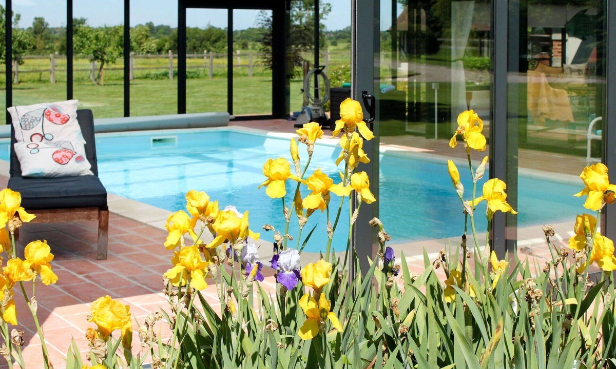 Corbon House | Lovely apartment in villa for 3 people with WIFI, pool, TV, patio and pets allowed
