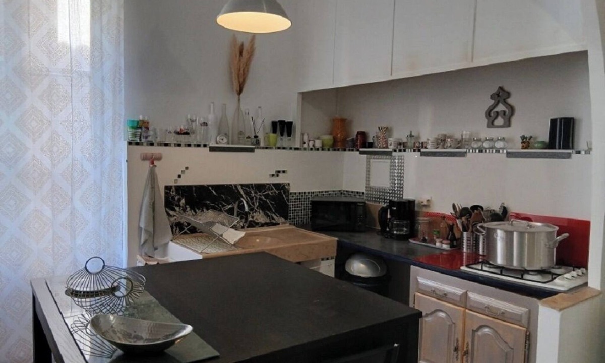 Auriol Apartment | Lovely apartment in village house, pedestrian street, right in the center of town.