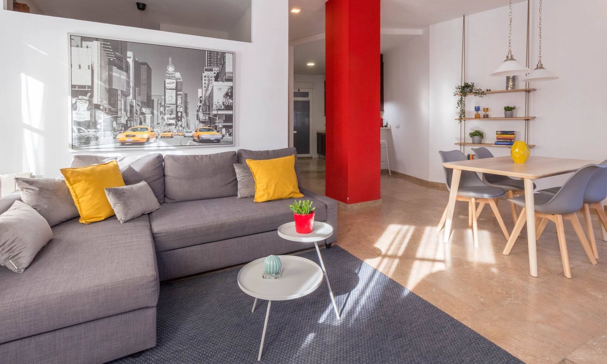 Barrio del Carmen Apartment | LOVELY APARTMENT SERRANOS TOWERS